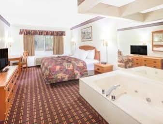 Days Inn By Wyndham Sault Ste Marie Mi Εξωτερικό φωτογραφία